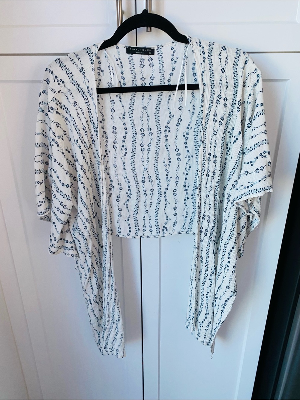 Final Touch womens small lightweight cardigan